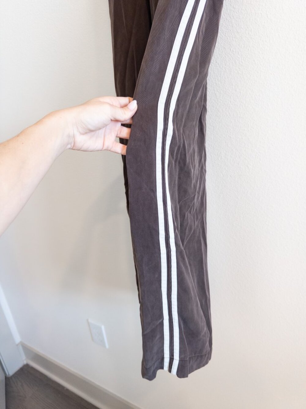 DONNI Twill Pleated Stripe Pants in Brown and White, Size Medium - Picture 12 of 12